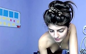 Amateur girl masturbating on webcam