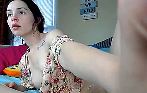 Real chick plays on cam 
