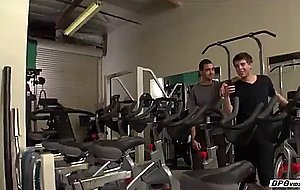 Hardcore fucking a honey babe in the gym