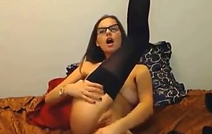Webcam babe owns a spankable ass