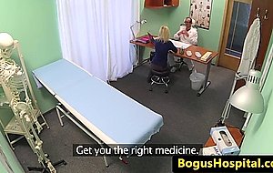 Skinny patient dickriding doctor in cowgirl