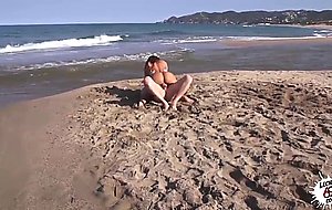 Franceska jaimes squirting on a public beach