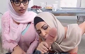 Arab girl and stepmom had wild threesome