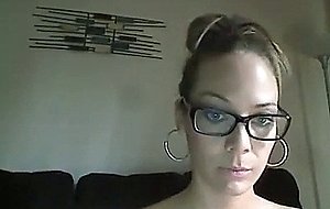 Nerdy tattoed webcam girl dildos pussy