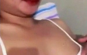 Pinay amateur flashing her boobies for you  