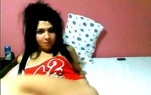 Turkish emo tgirl masturbates and shakes her ass on cam