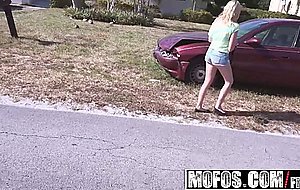Mofos  stranded teens  kiera daniels  blondes juicy booty bounces