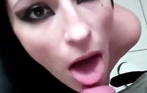 Elle s'eclate dans une cabien d'essayage  - free sex, porn video on tub99.com