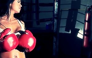 Boxer girl aryana augustine hitting the bag in the gym