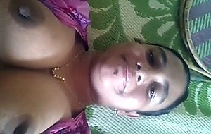 Bhabhi self captures her naked boobs