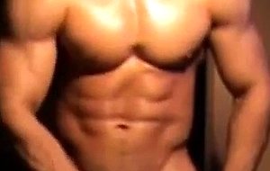 Muscle man masturbating on cam