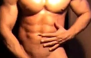 Muscle man masturbating on cam