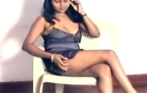 Indian girl shows her tits